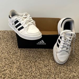 These are Adidas size 7 1/2 in women’s